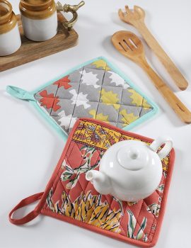 Floral tea pot holder set