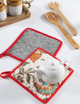 Floral tea pot holder set
