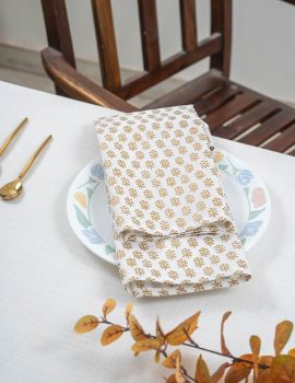 Set of 6 – 16″x 16″ White cotton gold printed napkin